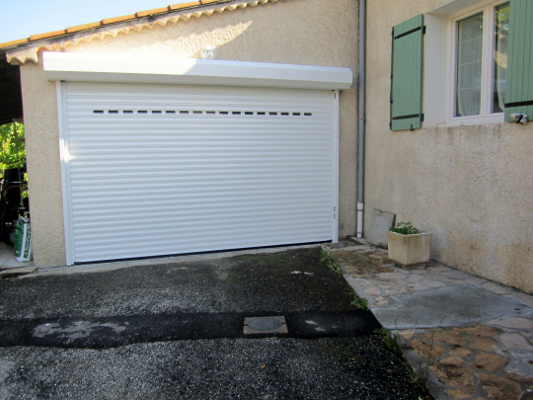 Porte de garage isolée enroulable version extérieure pour une solution aux contraintes de votre bâti - Gap