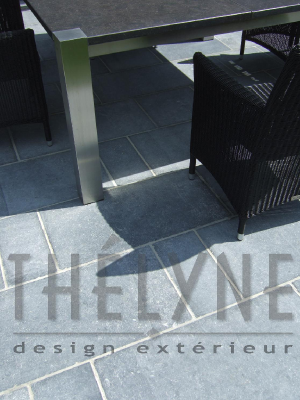 Dallage terrasse en Pierre Bleue de Soignies.