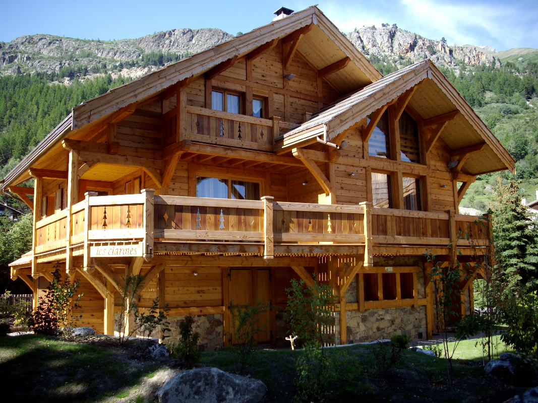 Chalet Lombard et Vasina situé dans la vallée de Serre Chevalier