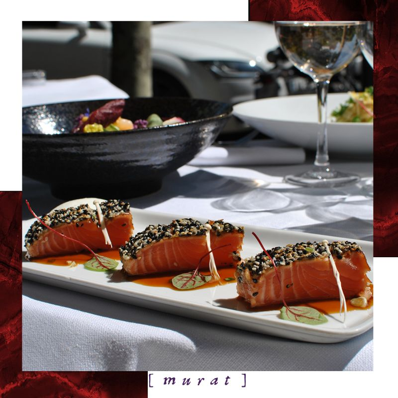 Tataki de saumon, sésame blanc et noir, condiment wasabi-gingembre du Murat (75016)