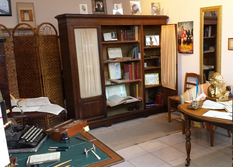 Marché Dauphine - Stand 209 - Flea Market Saint Ouen Paris