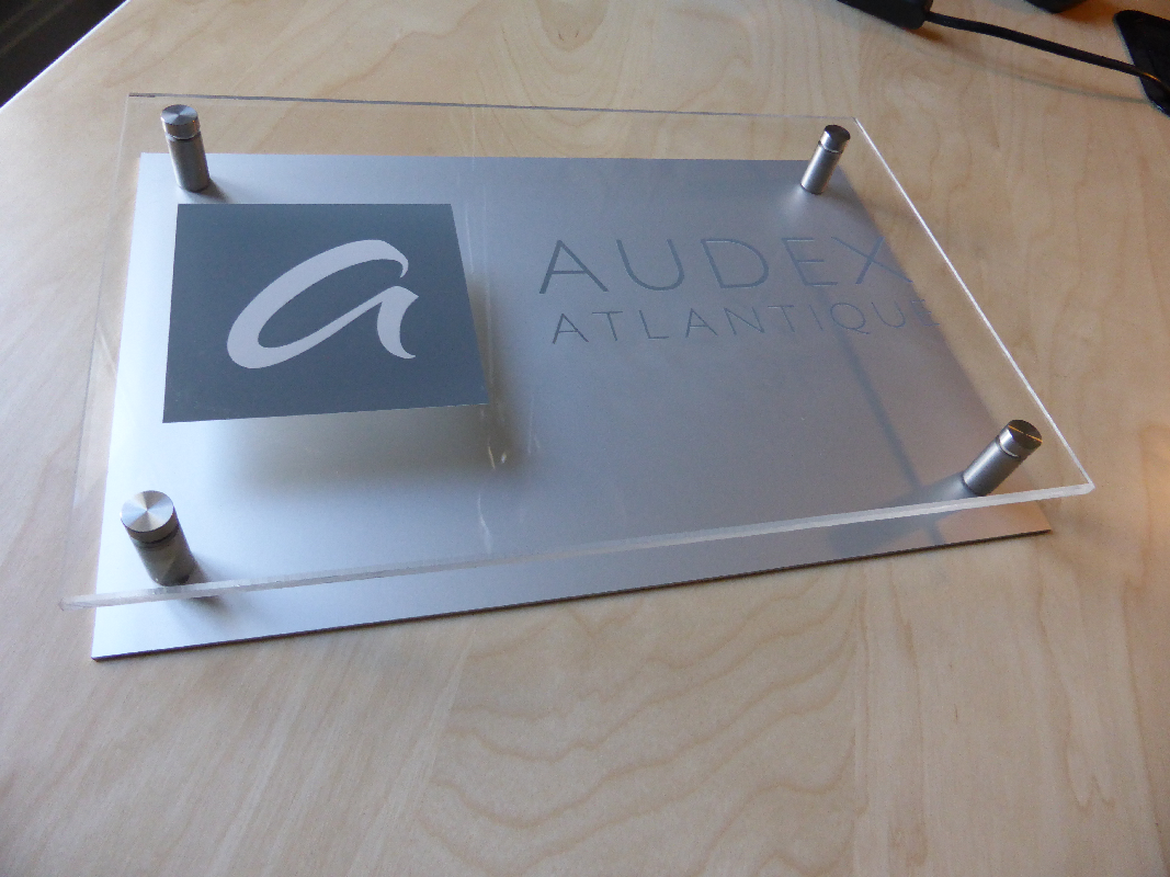 plaque professionnelle alu et plexi avec logo couleur