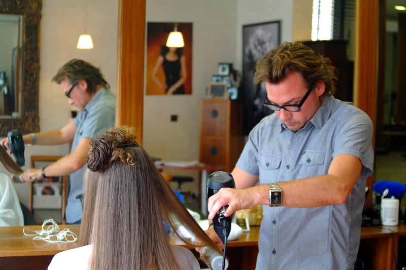 jerome, du salon Owen's , en phase de lissage