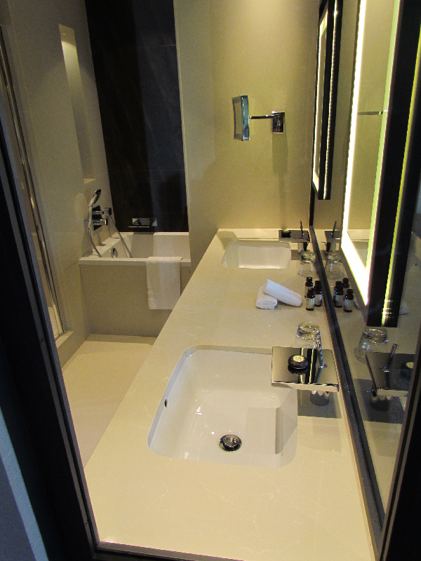 résine minérale - salle de bains hôtel 5* 