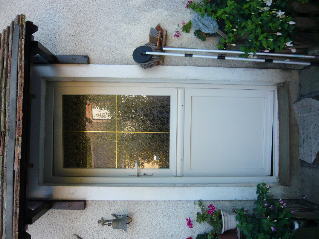 Pose d'une porte fermière en PVC beige