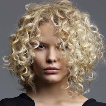 Ont boucle ou ont ondule tout simplement à L'Olivet coiffure au Cannet
