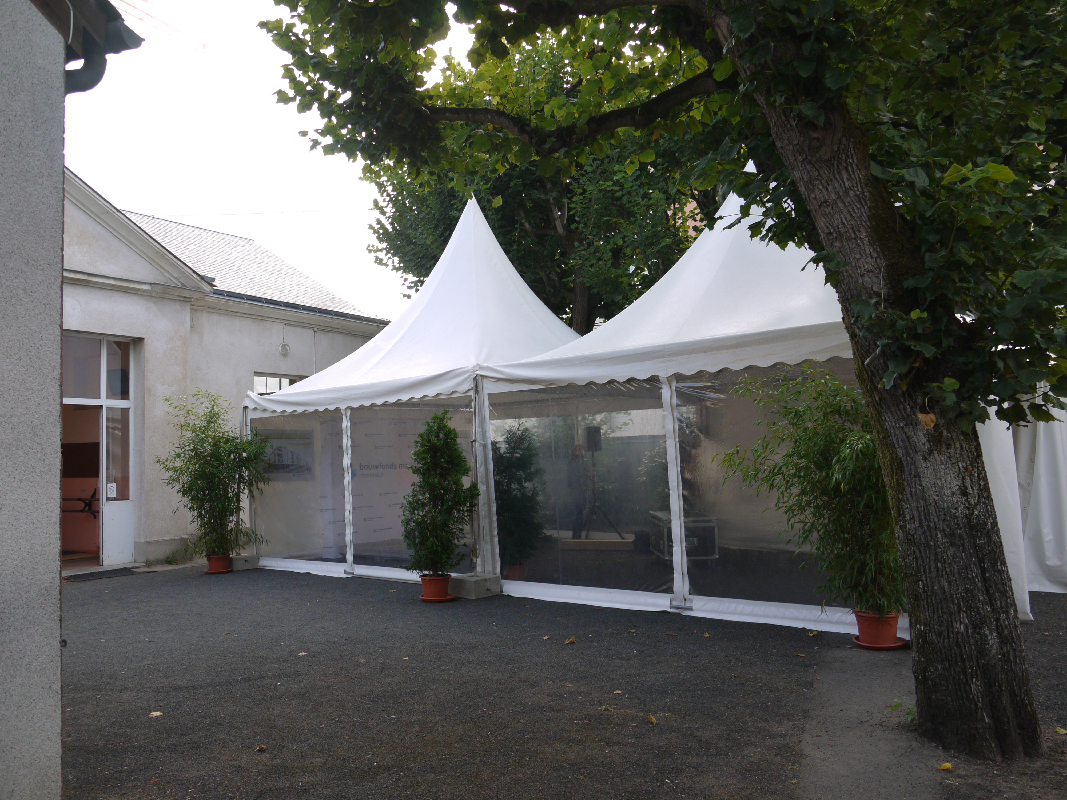 LOCATION DE TENTES PAGODE CENTER POSE DE LA 1ERE PIERRE