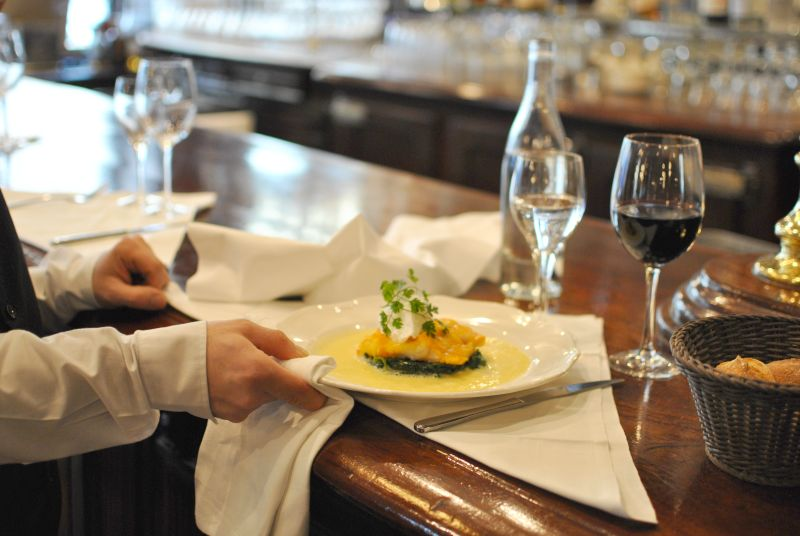 Filet de haddock vapeur, œuf bio poché et épinards minute du restaurant le Gallopin (75002)