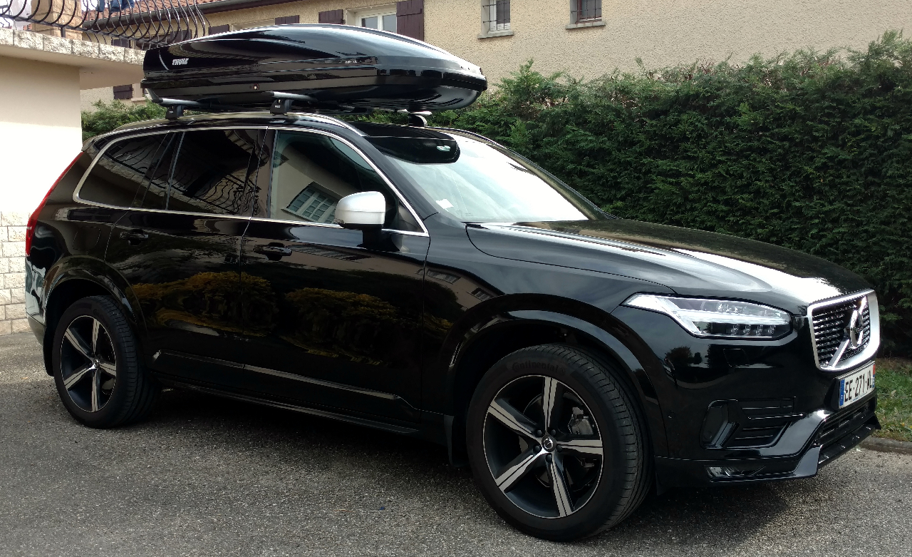 Equipé saison Hiver (4x4, pneus hiver, chaînes, skis/snowboard, ...) 