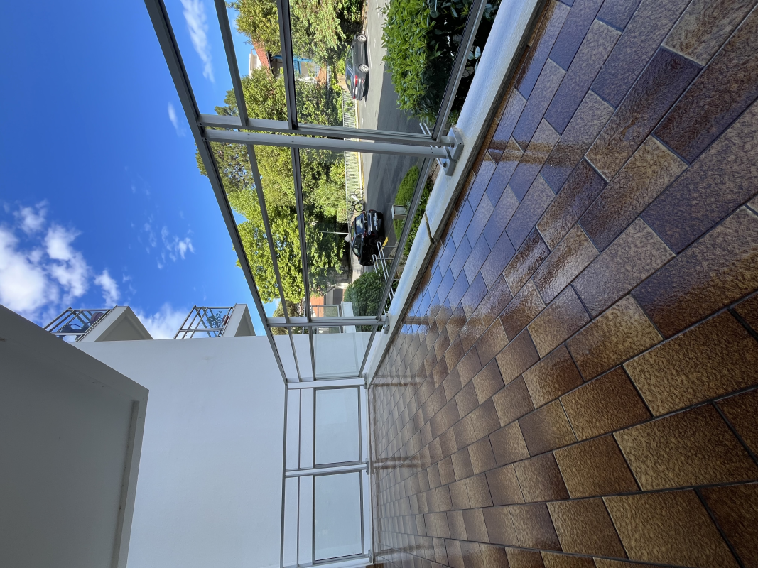 Nettoyage de la terrasse et des vitres d'un appartement a Biarritz 