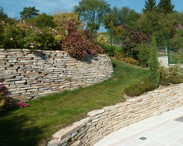 Mur et muret en pierre