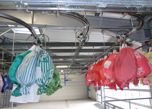 Convoyeur aérien gravitaire nappe de stockage linge sale en sac ou sling
