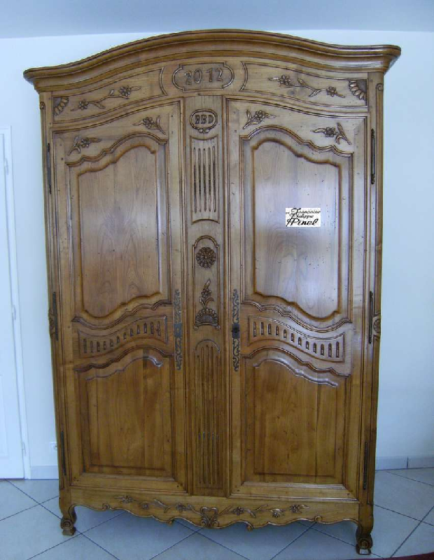 Armoire en merisier massif