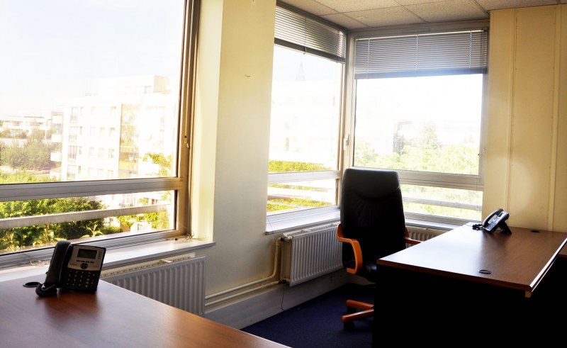 Bureau équipé